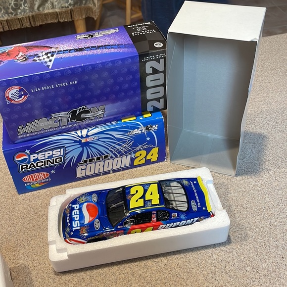 Jeff Gordon # 24 Du Pont /Pepsi/Daytona 2002 Monte Carlo 1:24.Scale Stock Car - Picture 10 of 16
